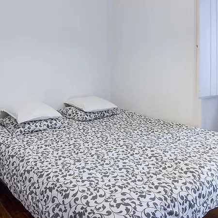 Chiado- Santa Catarina Charming Flat דירה